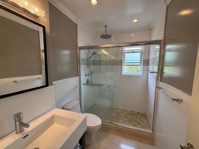 Building Photo - Single Family Home in Prime Sunset Location!