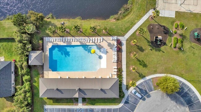 Building Photo - 3 Bed, 2. 5 Bath Like New Townhome in Richmond Hill