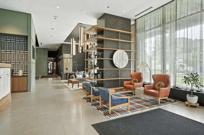 Building Photo - 1118 W Carroll Ave