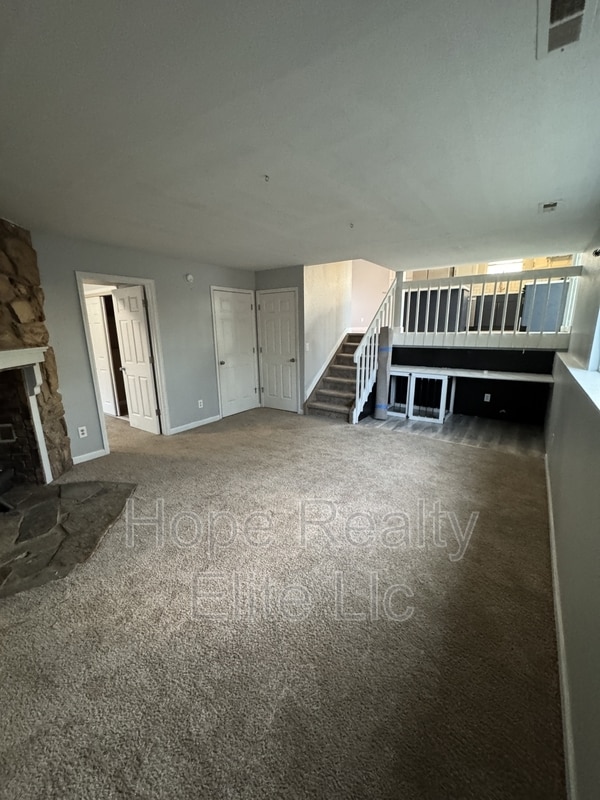 Building Photo - 3378 Foxridge Dr