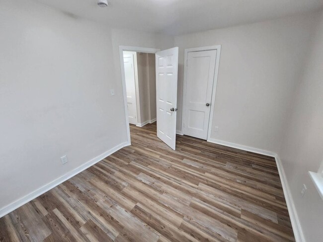 Building Photo - 2-Bedroom + Bonus Room Bungalow with Basement – Flexible Living Space