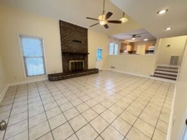 Building Photo - 602 Fairington Dr