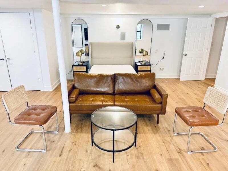 Building Photo - Furnished room/NOT APARTMENT