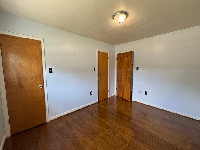 Building Photo - 117 Southerland Dr