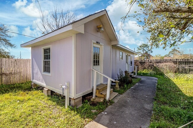 Building Photo - 3525 Bridgette Ln