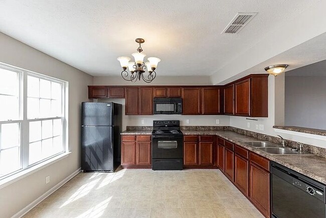 Building Photo - 2 Bed, 2.5 Bath Townhome in Indian Creek