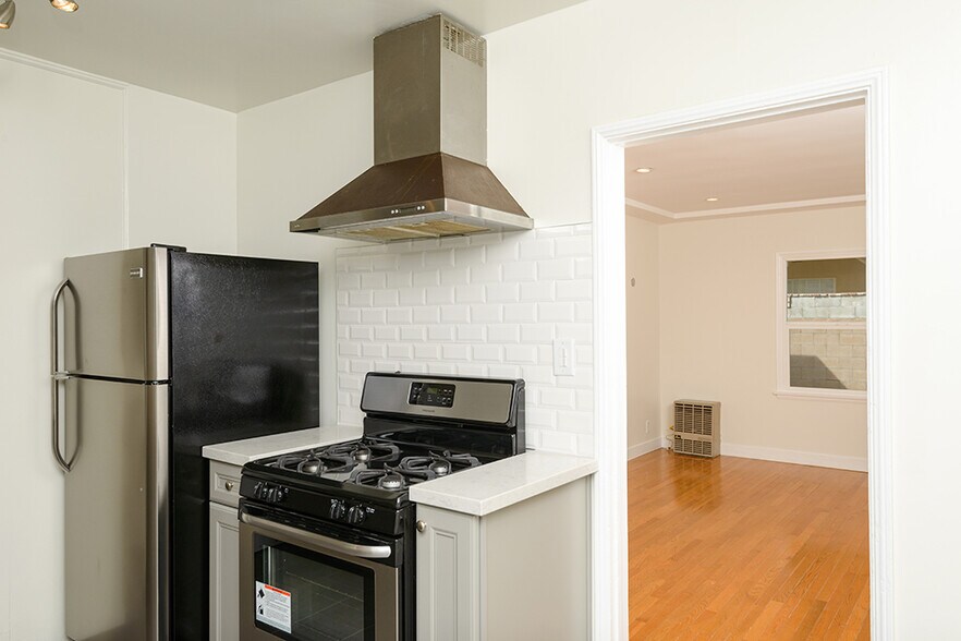 Building Photo - 1517 S Orange Grove Ave