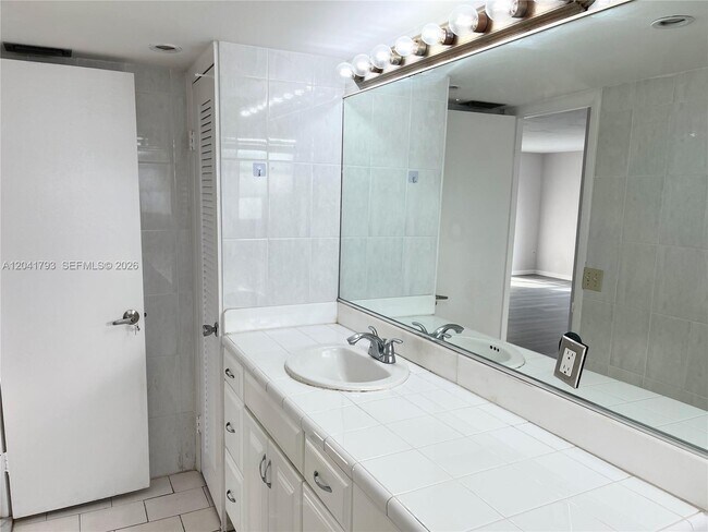 Building Photo - 8024 Tatum Waterway Dr