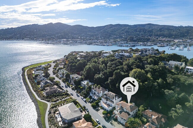 Building Photo - 17 Heron Dr