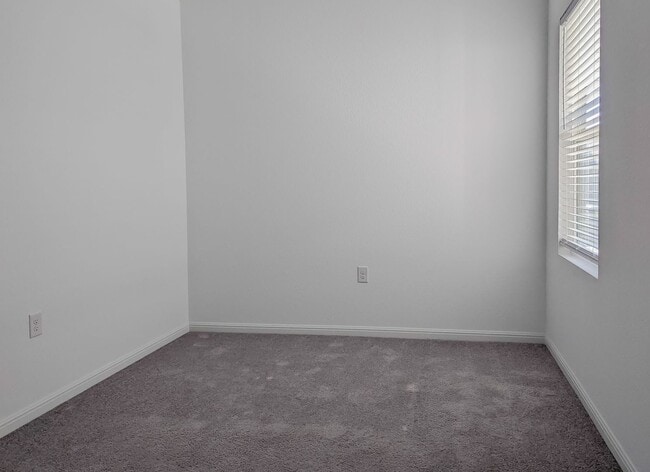 Building Photo - 6510 Routenburn St