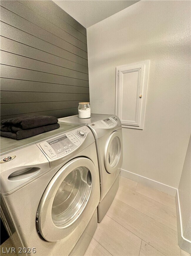 Building Photo - 10637 Turquoise Valley Dr