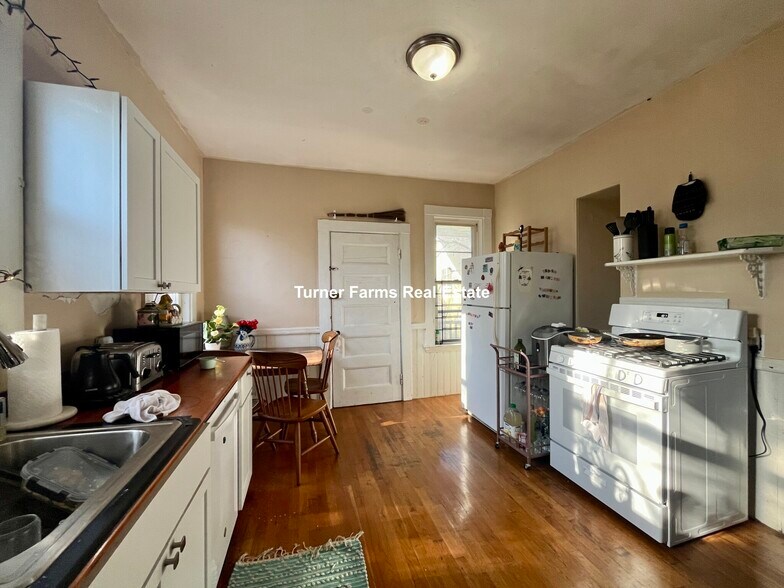 Building Photo - 803 Parker St