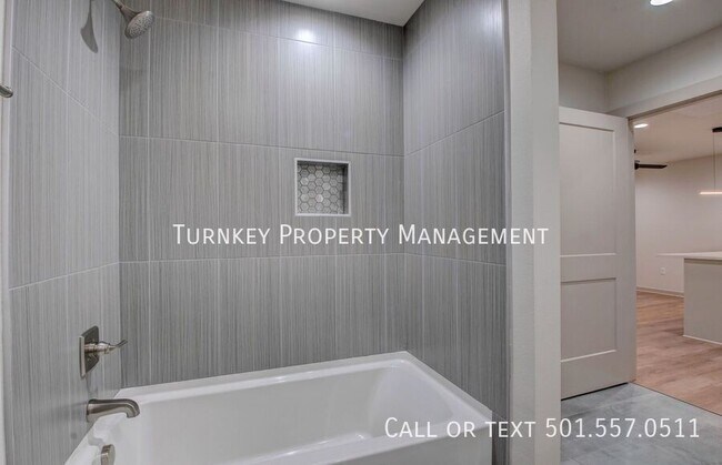 Building Photo - 915 North Street