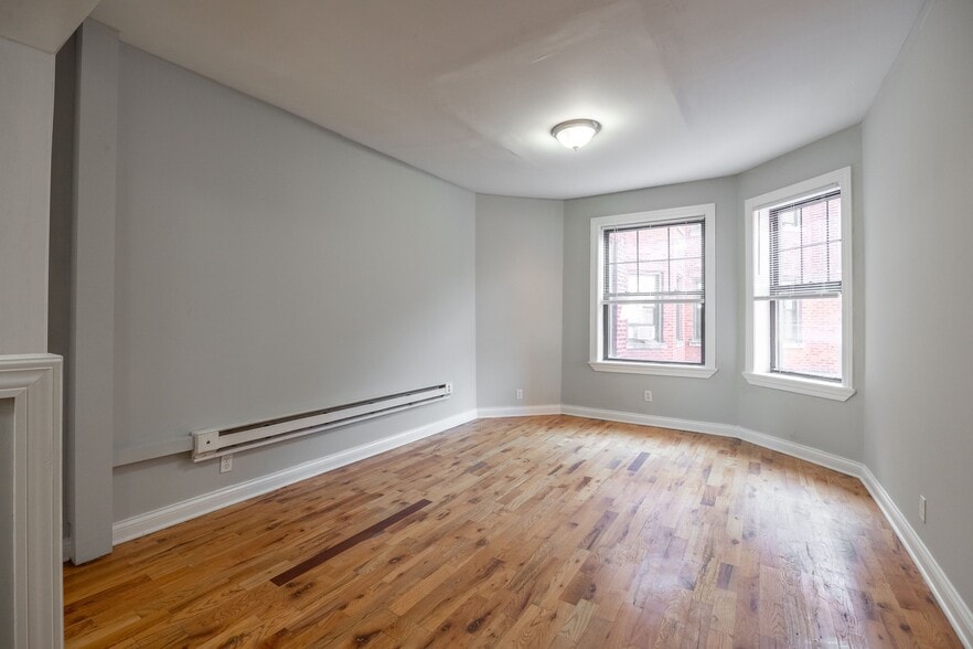 Building Photo - 4415 N Wolcott Ave