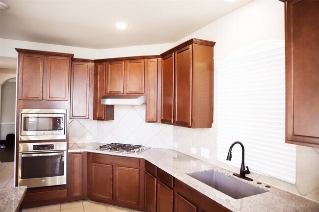 Building Photo - 25981 N Kings Mill Ln