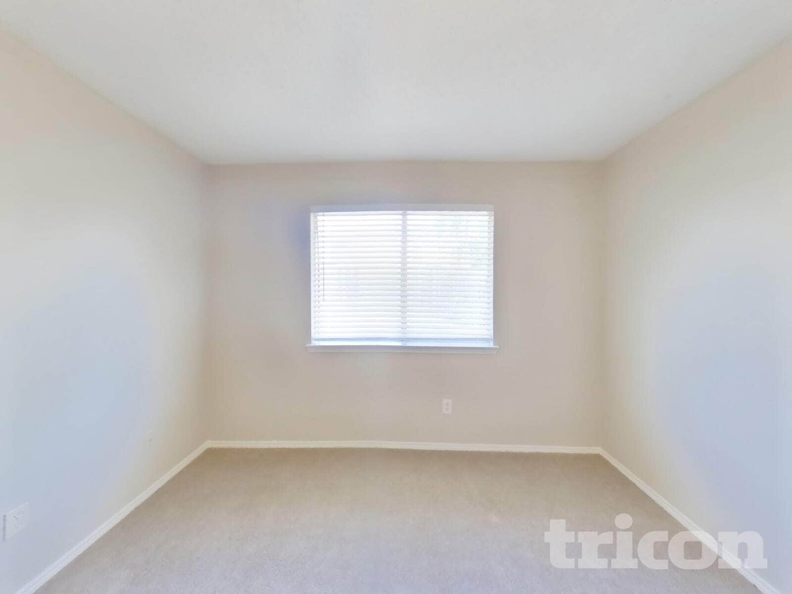 Building Photo - 409 Roan Ln
