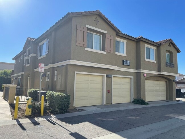Building Photo - Cozy Town Home For Rent