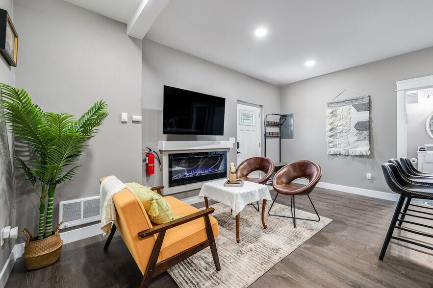 Building Photo - 21031 NE 4th St