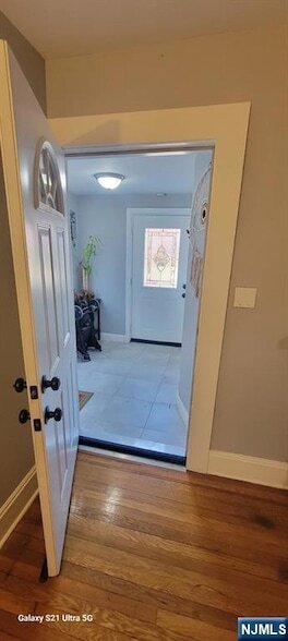 Building Photo - 115 River Rd