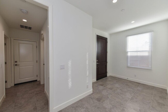 Building Photo - Irvine Single Family house 4bd/3ba Eastwoo...
