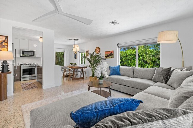 Building Photo - 930 N 11th Ct