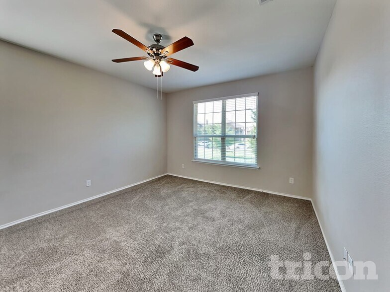 Building Photo - 1908 Parkside Mews