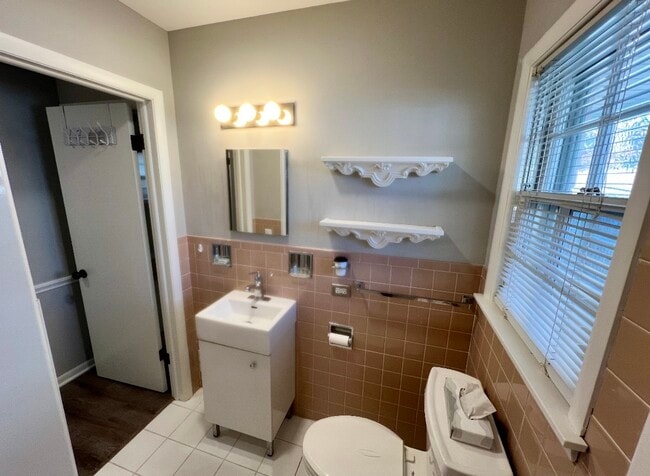 Building Photo - 104 Michigan Ave