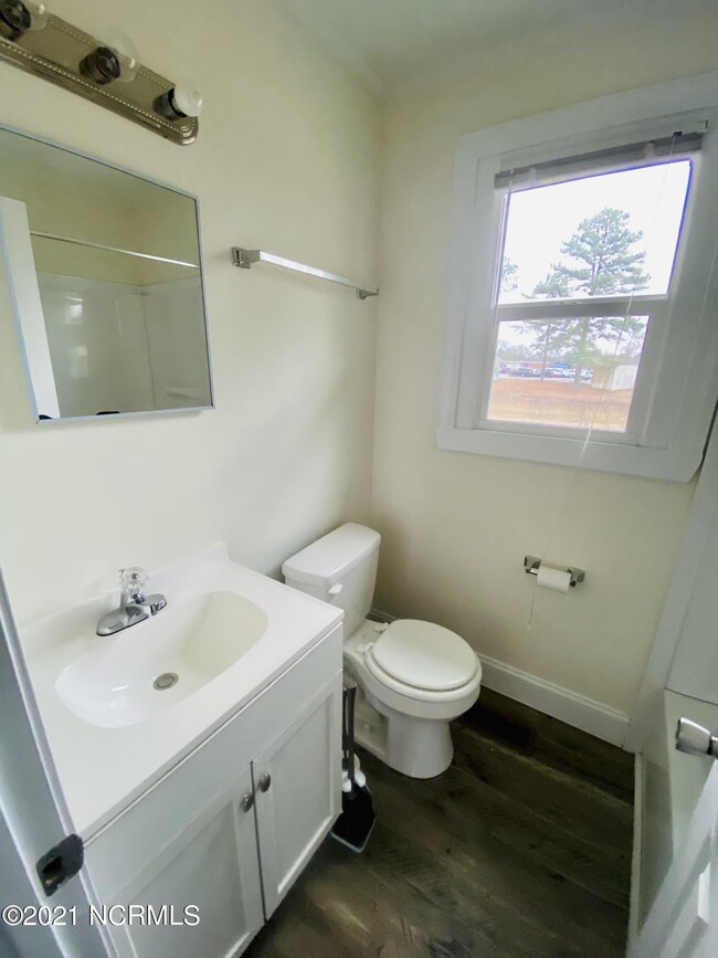 Building Photo - 318 Starling St