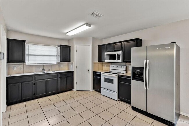 Building Photo - 4416 Thunderbird Ave W