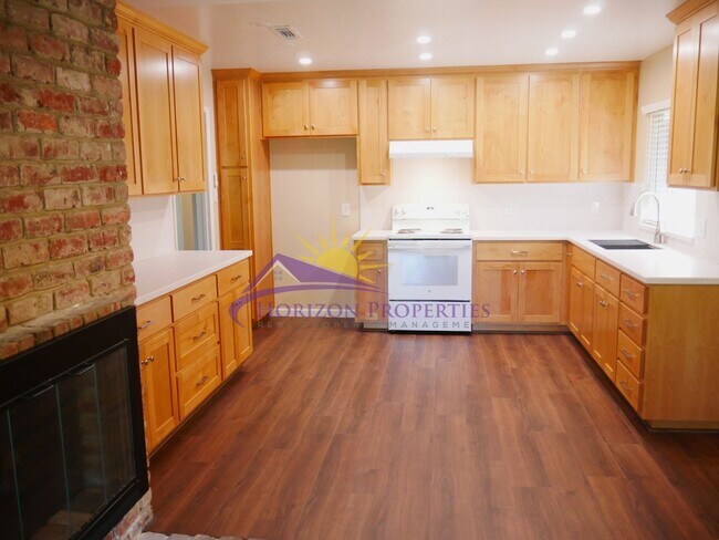 Building Photo - Remodeled 3 Bed 2 Bath 1,215 Sq Ft Citrus Heights Home