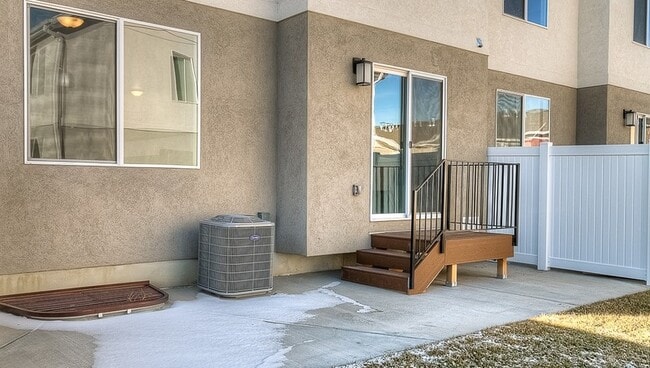 Building Photo - 637 W 1520 S