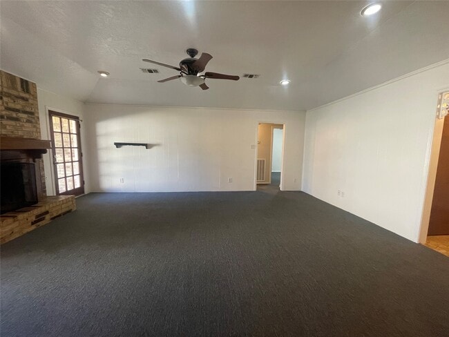 Building Photo - 302 Yorkshire Ct