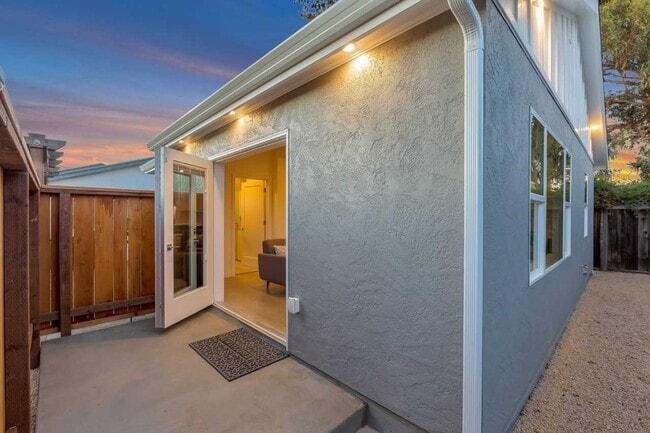 Building Photo - 930 Magnolia Dr
