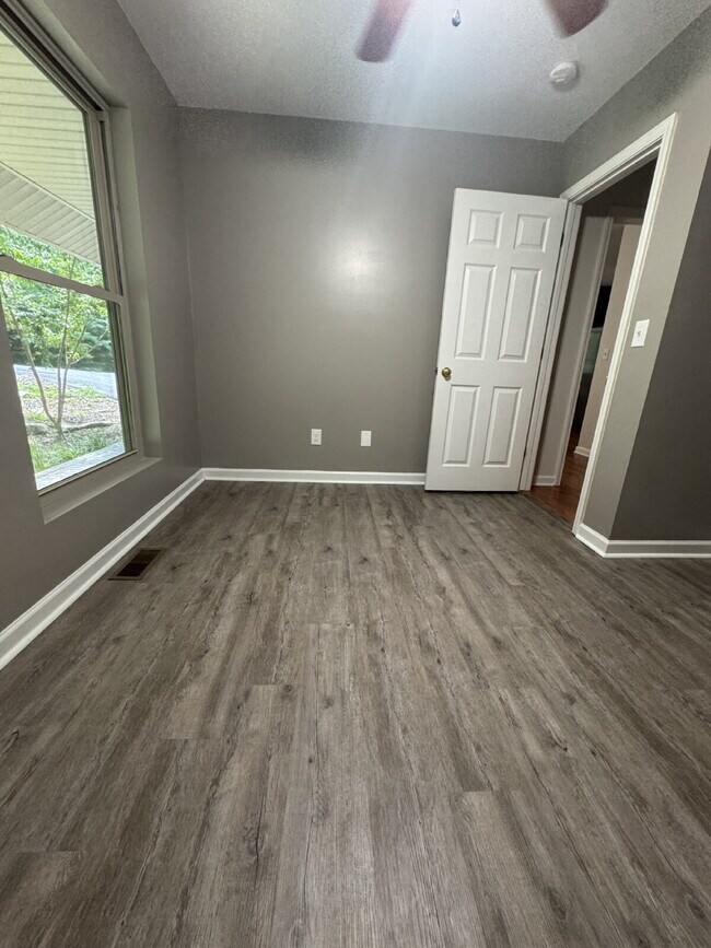 Building Photo - 46 Madison Heights Dr