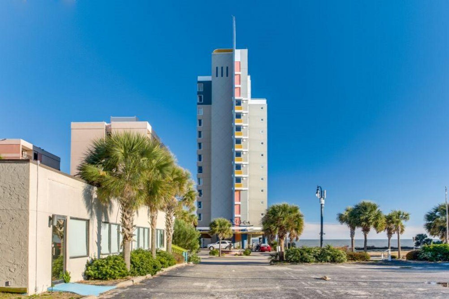 Building Photo - 647 N Creekside Dr