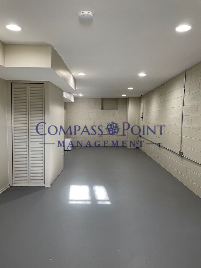 Building Photo - Newly Renovated Just For You! First Month's Rent Free!!