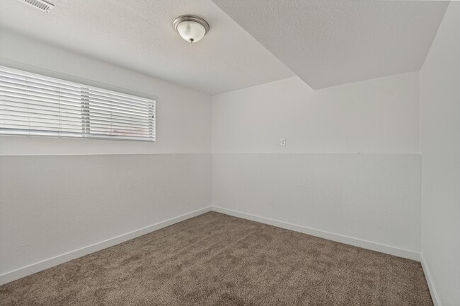 Building Photo - 5128 S 3760 W