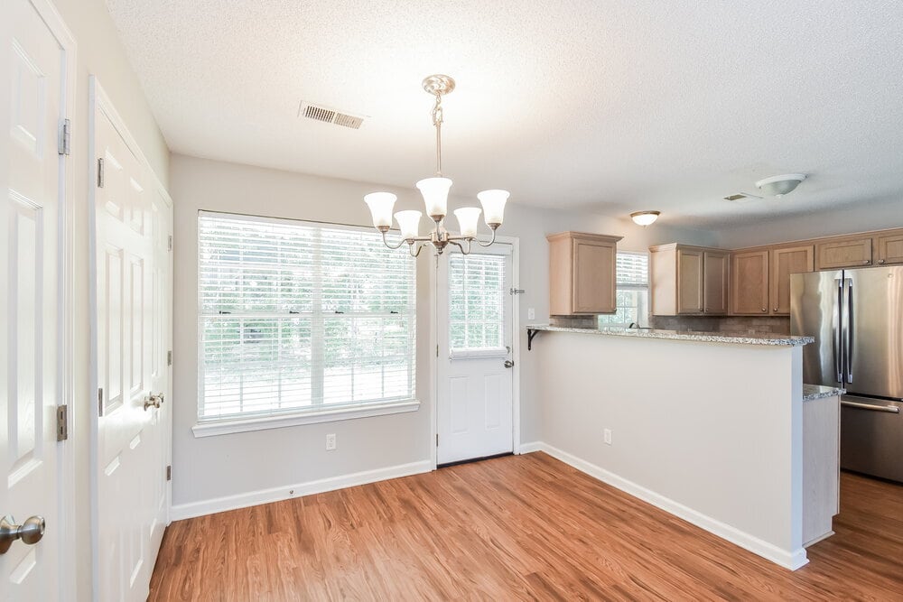 Building Photo - 9296 Brooks Dr