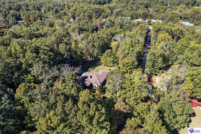 Building Photo - 306 Forest Trce