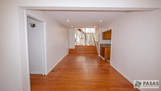 Building Photo - OPEN HOUSE, NOV. 24th at 2 pm - Downtown/Harbor Views!