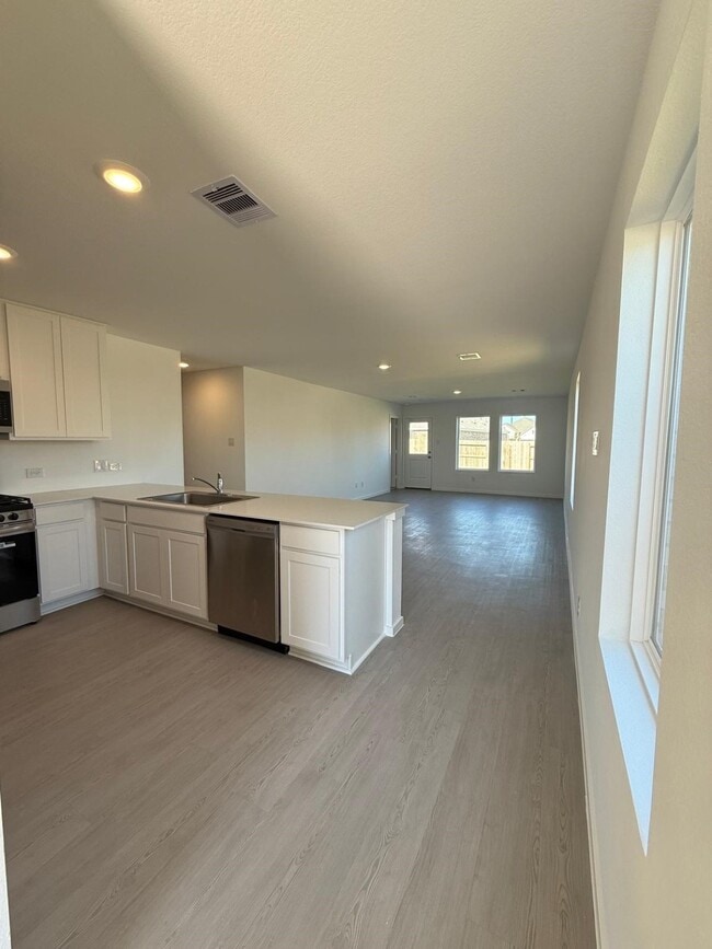 Building Photo - 3093 Fantasy Ter Dr