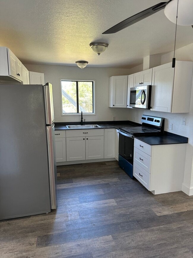 Building Photo - 3-bedroom 2 bath House