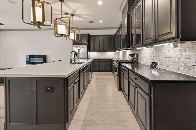 Building Photo - 722 Imperial Blvd