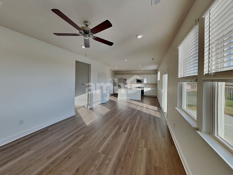 Building Photo - 9127 Henley Ave