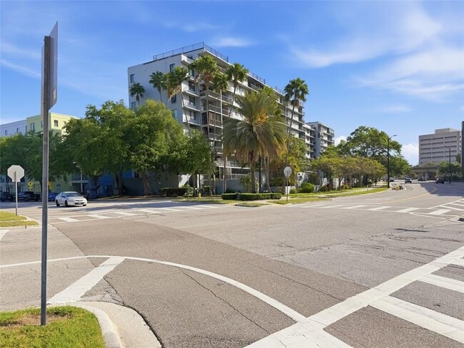 Building Photo - 201 W Laurel St