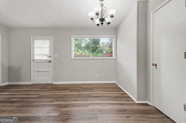 Building Photo - 1315 Pineglen Dr