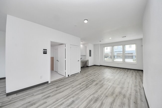 Building Photo - 18716 Centro Main St