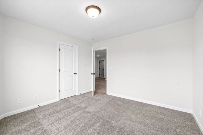 Building Photo - Dog Friendly Four Bedroom Near I24!
