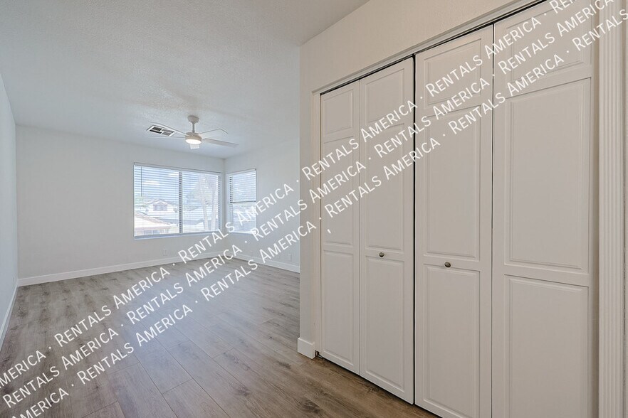 Building Photo - 4018 W Camino Vivaz