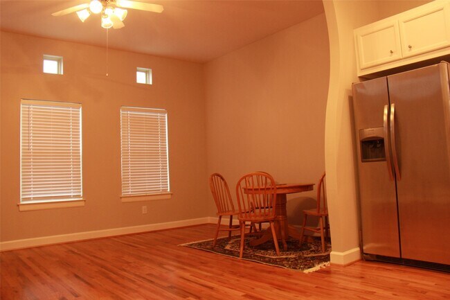 Building Photo - 3703 Main Poplar Dr